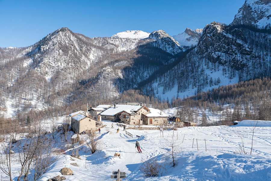 Nach der Abfahrt im Einkehrschwung zur Rifugio di Viviere