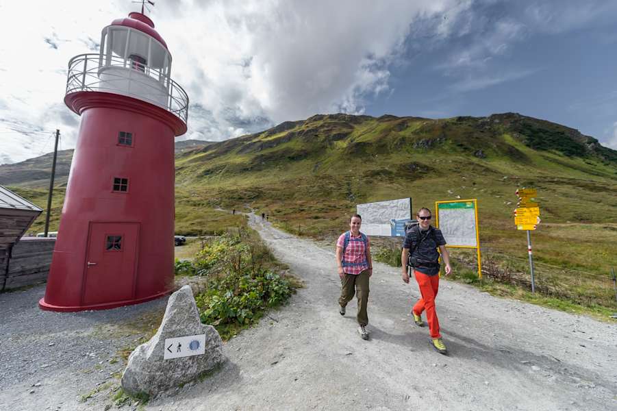 Leuchtturm zu Beginn der Wanderung am Oberalppass an der Rheinquelle