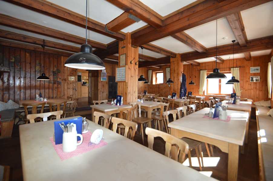 Die Gaststube der Knorrhütte