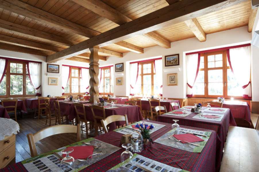 Gaststube im Schutzhaus