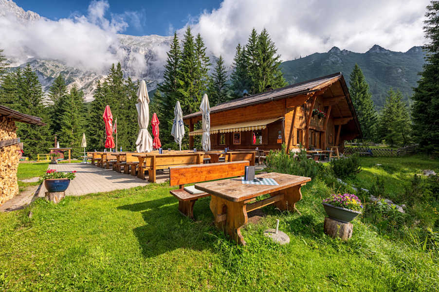 Neue Alplhütte, Terrasse