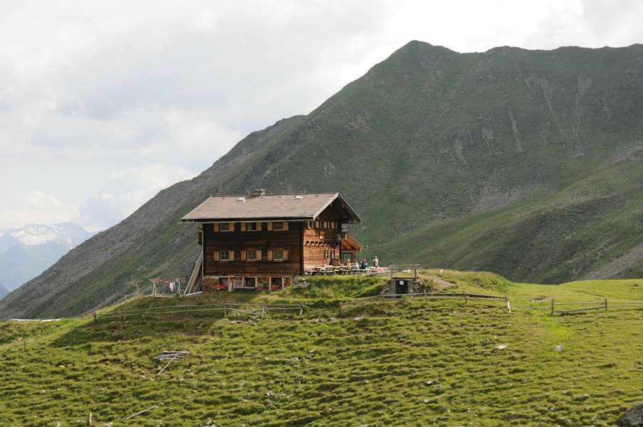 Die Zupalseehütte in der Lasörlinggruppe.
