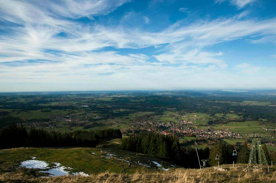 Der Blick von der Hörnlehütte reicht bis weit ins Alpenvorland.