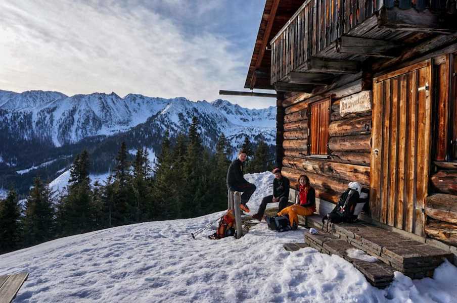 Rast bei der Beisteineralm, mit wunderschönem Ausblick auf die Berge zwischen Liesing- und Triebental
