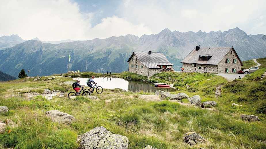 trekkingrad victoria Trekking 5.5 Color:Snake-effect Carbon Fiber Balenciaga - Weiche Hourglass-Tasche vx2_gear