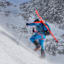 Skibergsteiger beim Aufstieg in einer Steilrinne