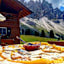 Kaiserschmarrn auf der Gschnagenhardt Alm in den Dolomiten in Südtirol