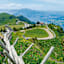 Blick zurück, kurz vor dem Rigi Kulm über den Grat mit Rigi Staffel und Rigi Staffelhöhe. Darüber im Hintergrund der Pilatus.