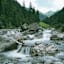 Wild rauscht das Wasser der Lutz um die riesigen Felsklötze.
