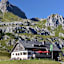 Die Biberacher Hütte mit der Hochkünzelspitze