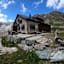 Die Jenatschhütte in grandioser Lage.
