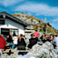 Die Heimgartenhütte direkt unterhalb des Gipfels.