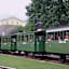 Die älteste Dampfstraßenbahn der Welt fährt zum Schiffanleger Prien-Stock.
