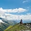 1) Vom Kamm des Etschlsattels genießen wir einen herrlichen Rundblick auf weite Teile der Hohen Tauern. Hier blicken wir zur Maresenspitze (2916 m).