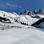 Blick von der Kemater Alm zu den Kalkkögel. Links, hinter dem Waldstück, kommt man vom Hoadl herab.