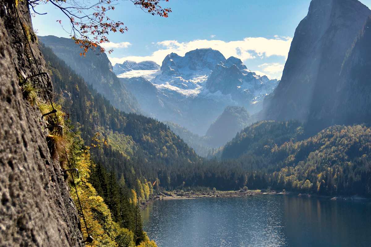 Laserer Alpin-Steig mit Blick auf Gosausee und Dachstein