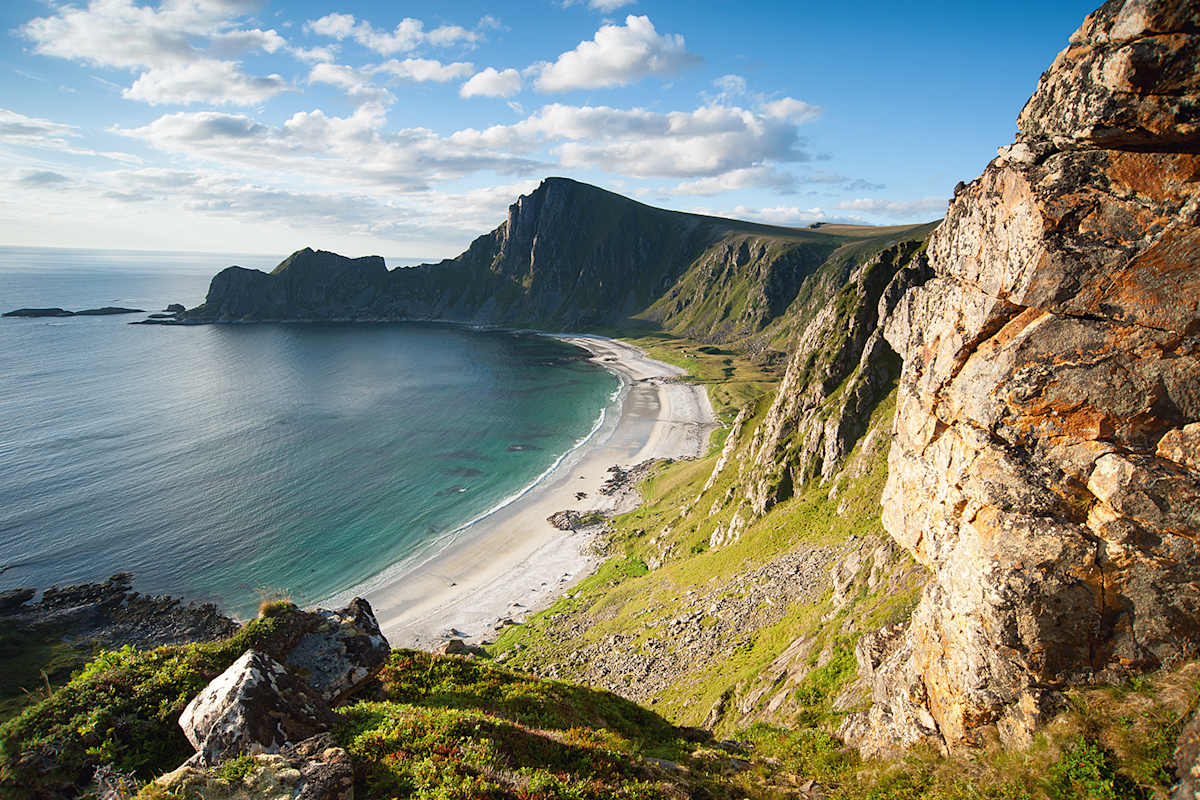Eine nicht allzu lange Wanderung führt in die Bucht Høyvika.