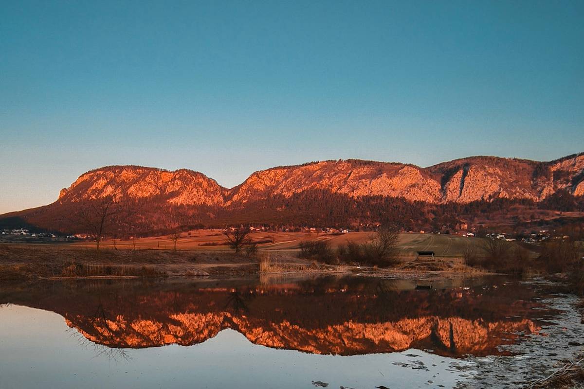Glühende Berge in der "Golden Hour".