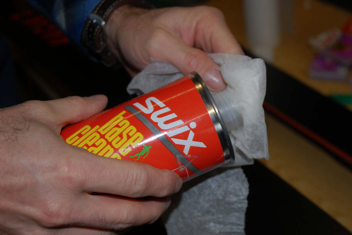 Skiwachs-Service: Belagreiniger