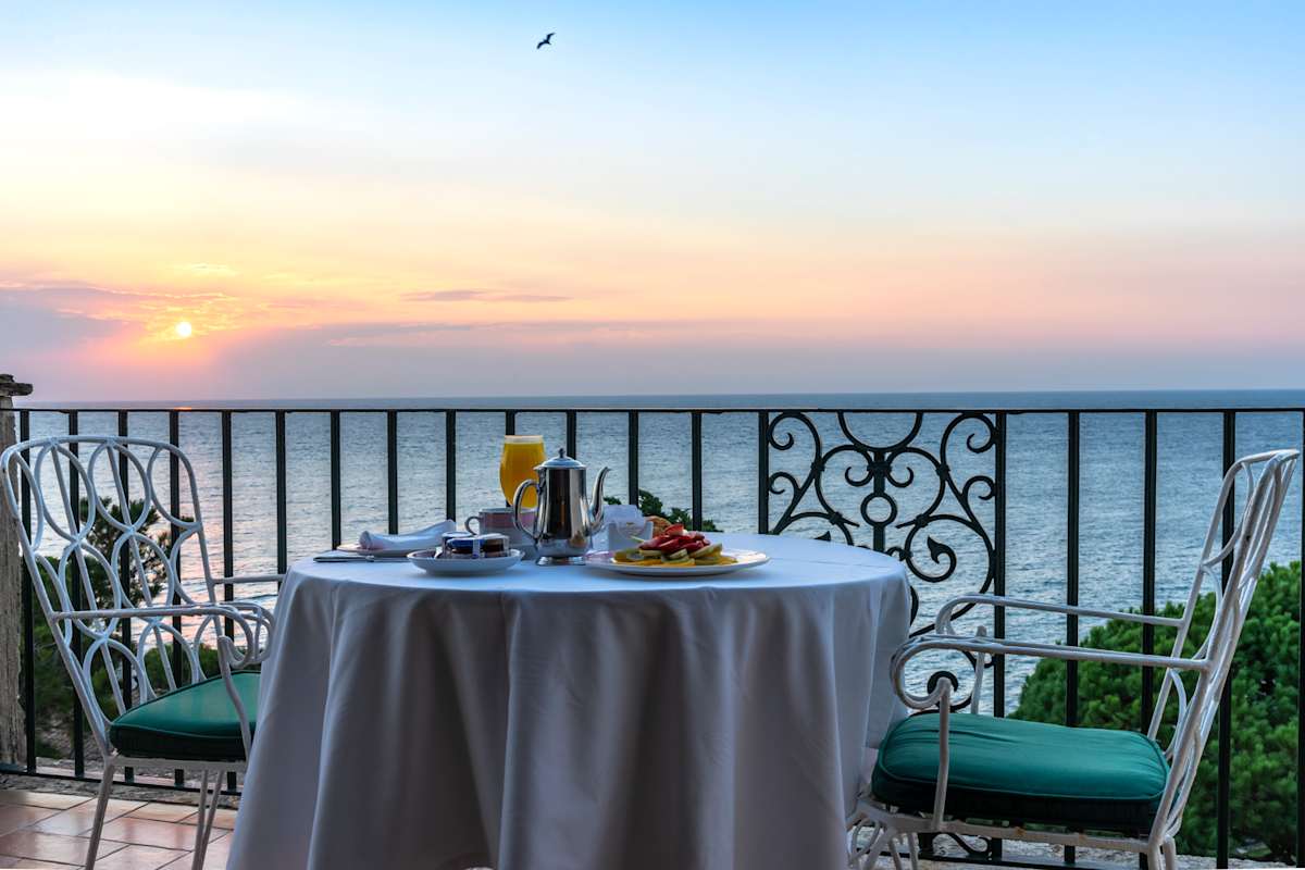 Sonnenaufgang auf dem Balkon im Hostal de la Gavina in S'Agaró