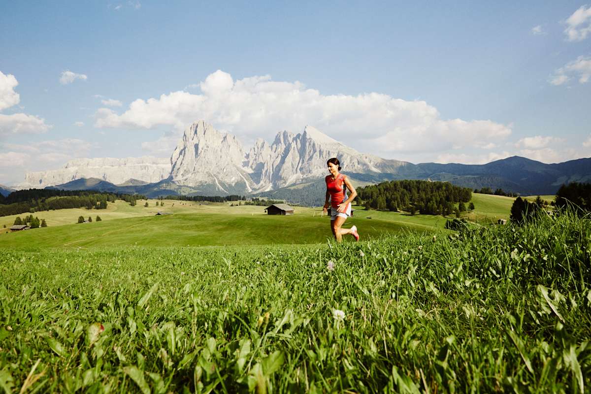 Claudia Rier nutzt es weidlich aus, dass ihre Familie seit Generationen eine Hütte auf der Seiser Alm hat – und kommt mehrmals die Woche aus Bozen herauf, um zu sporteln