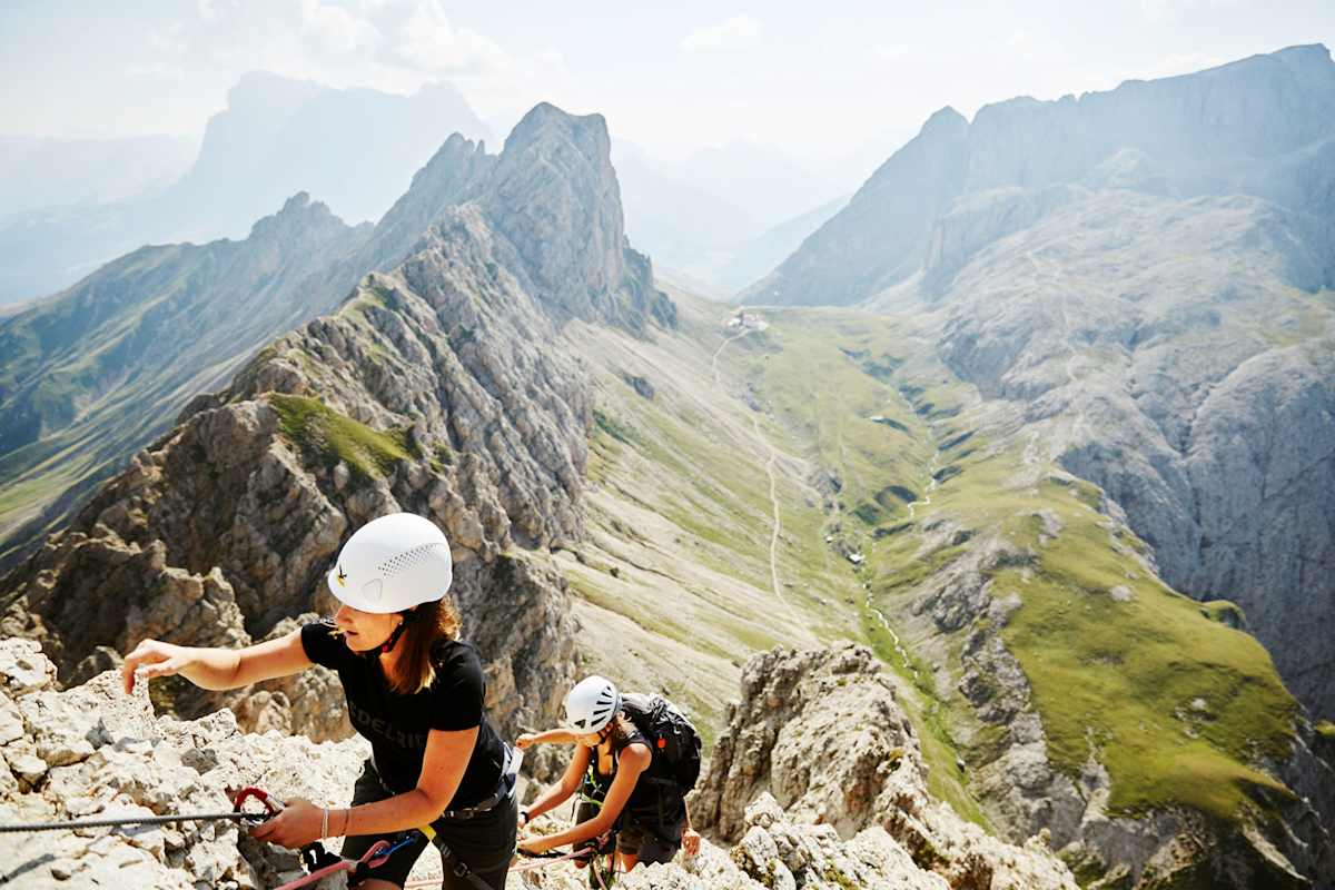 Balanceakt: Der schmale Grat des Maximiliansteigs erfordert keine großen technischen Fähigkeiten – aber Schwindelfreiheit.