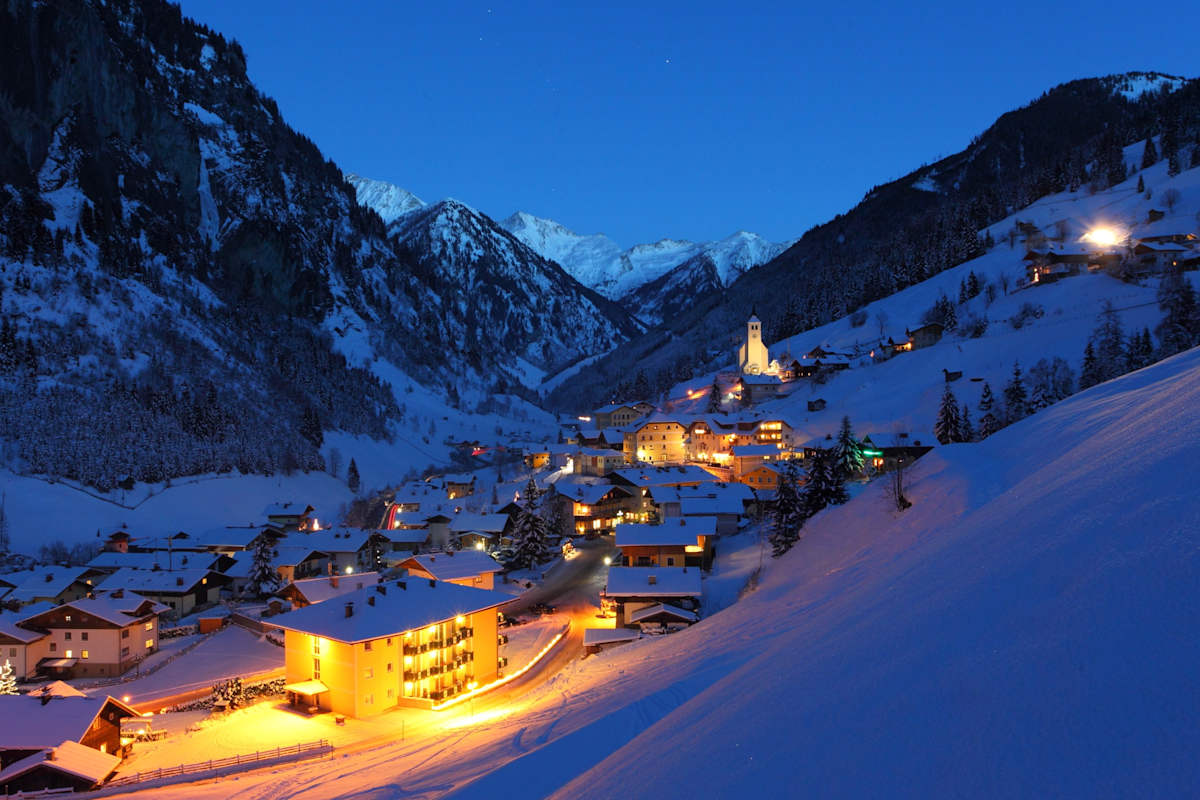 Hüttschlag bei Nacht