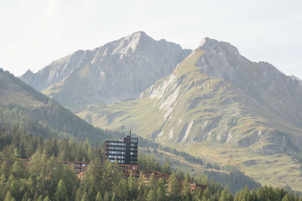 Das Gradonna ****S Mountain Resort liegt in beeindruckender Lage auf 1.350 Metern Seehöhe in Kals am Großglockner