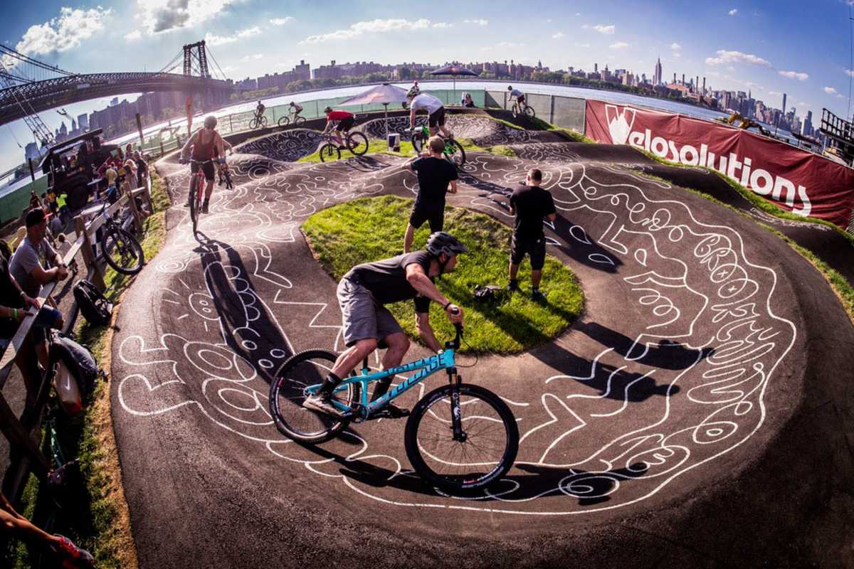 Biker auf der Pumptrack in New York City