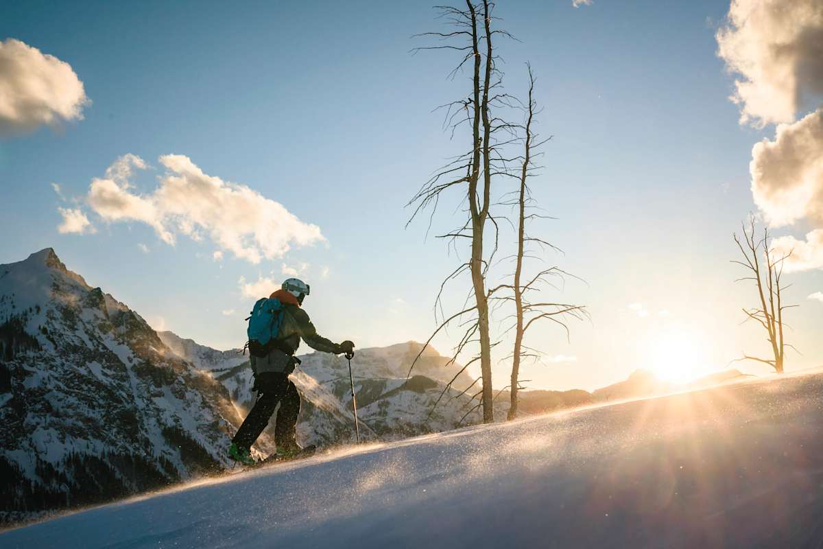Auf Skitour im winterlichen Gelände