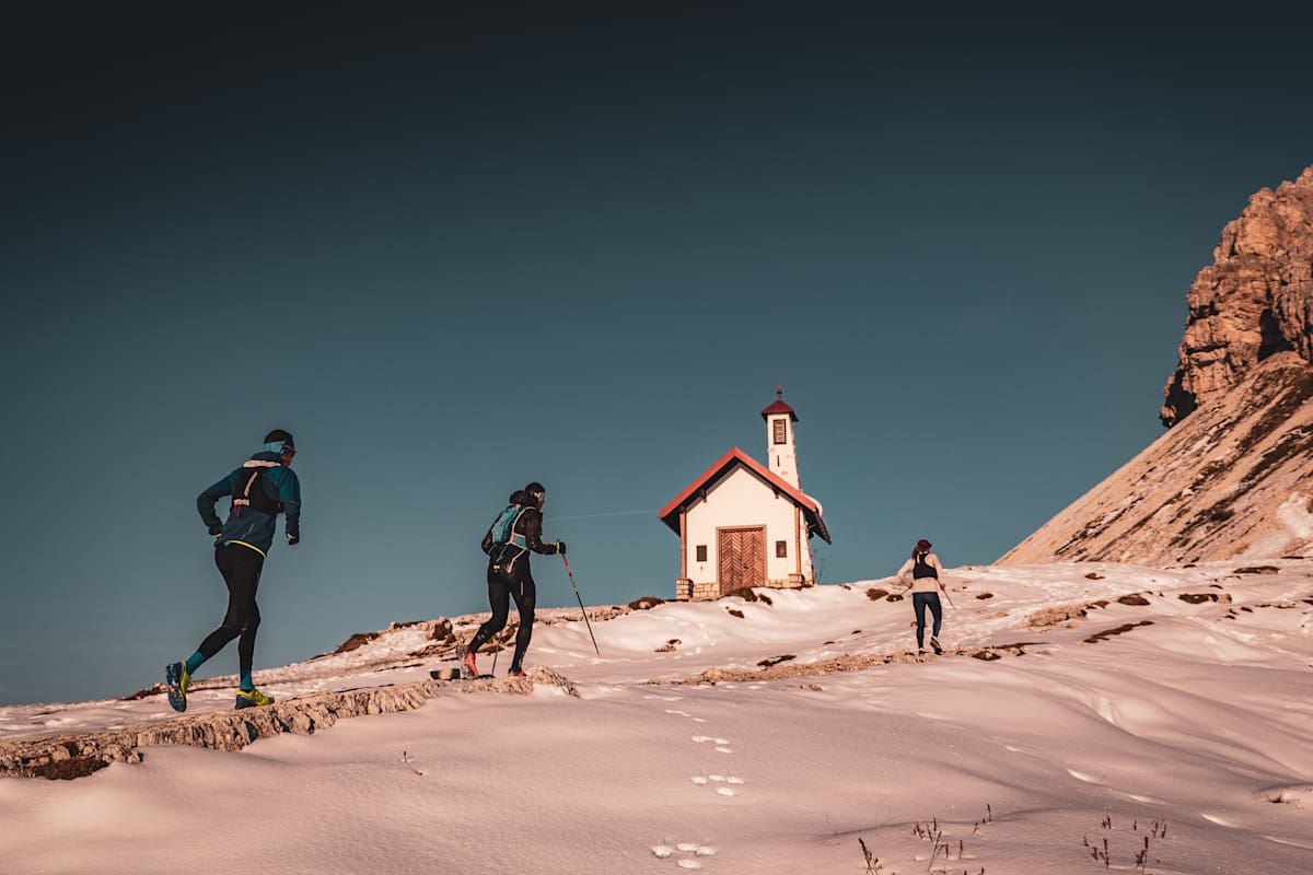 Im sanften Abendlicht: Gemeinsam mit Laura Dahlmayr und Daniel Jung auf den letzten Metern der Tagesetappe 4 des AlpFrontTrails