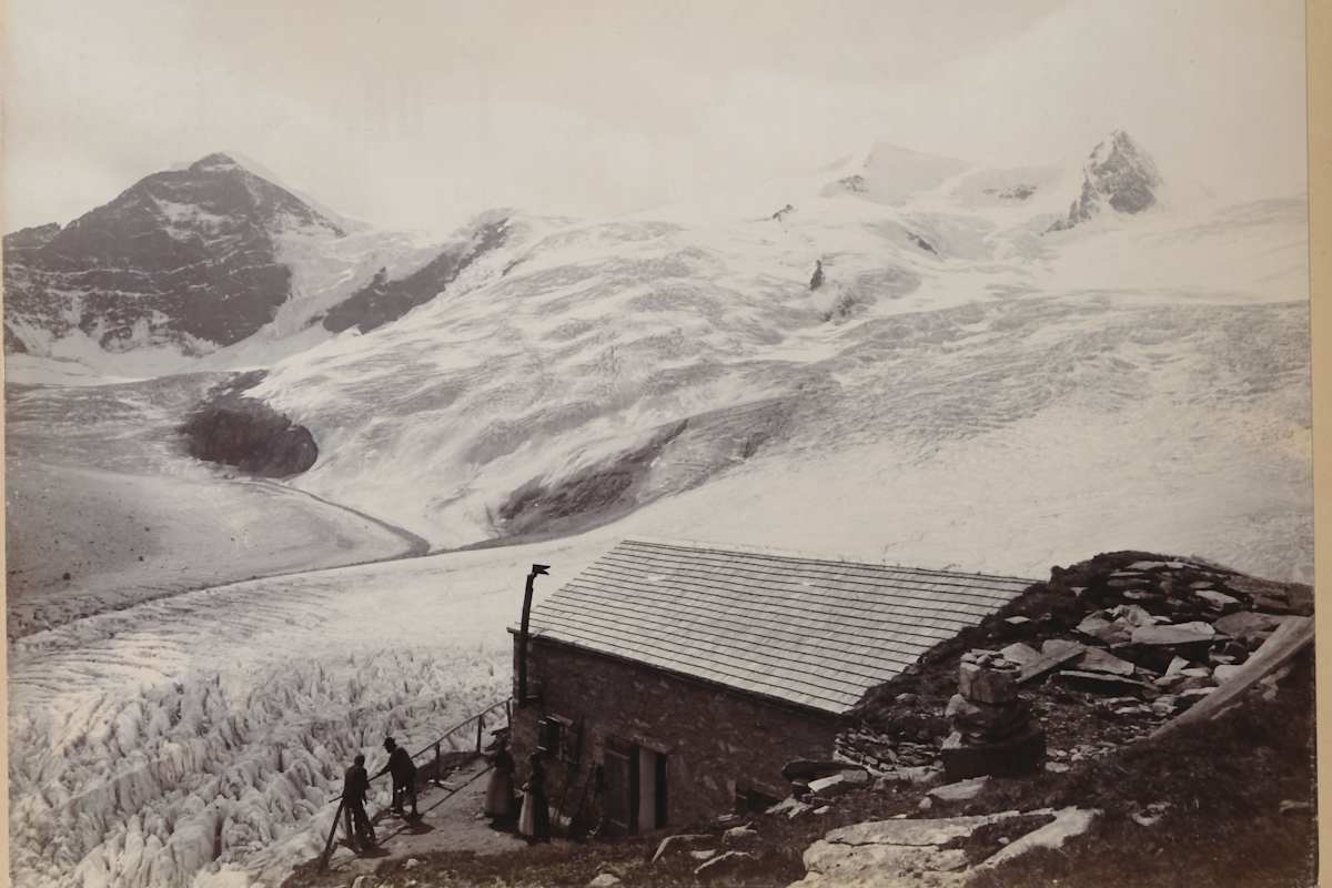 Die Alte Prager Hütte um 1890 mit dem damals noch mächtigen Schlatenkees.