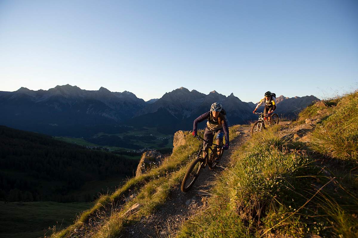 Biken oberhalb von Ardez