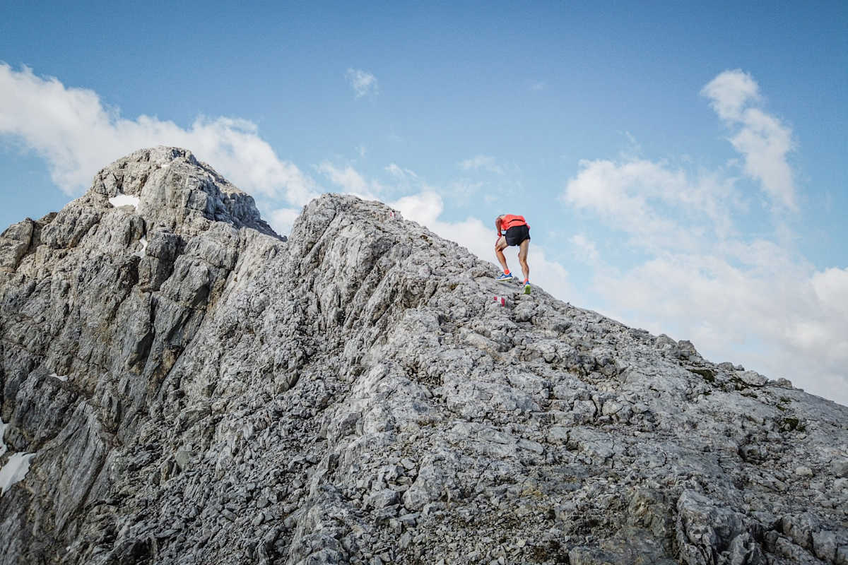 3 Gipfel in unter 3 Stunden: Toni Palzer kämpft sich nach oben