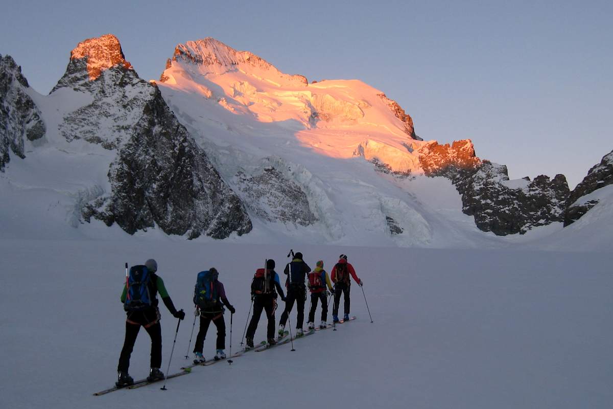 Im Aufstieg zum Dome de Neige des Ecrins (4.015 m) in der Dauphine-Gruppe, Frankreich