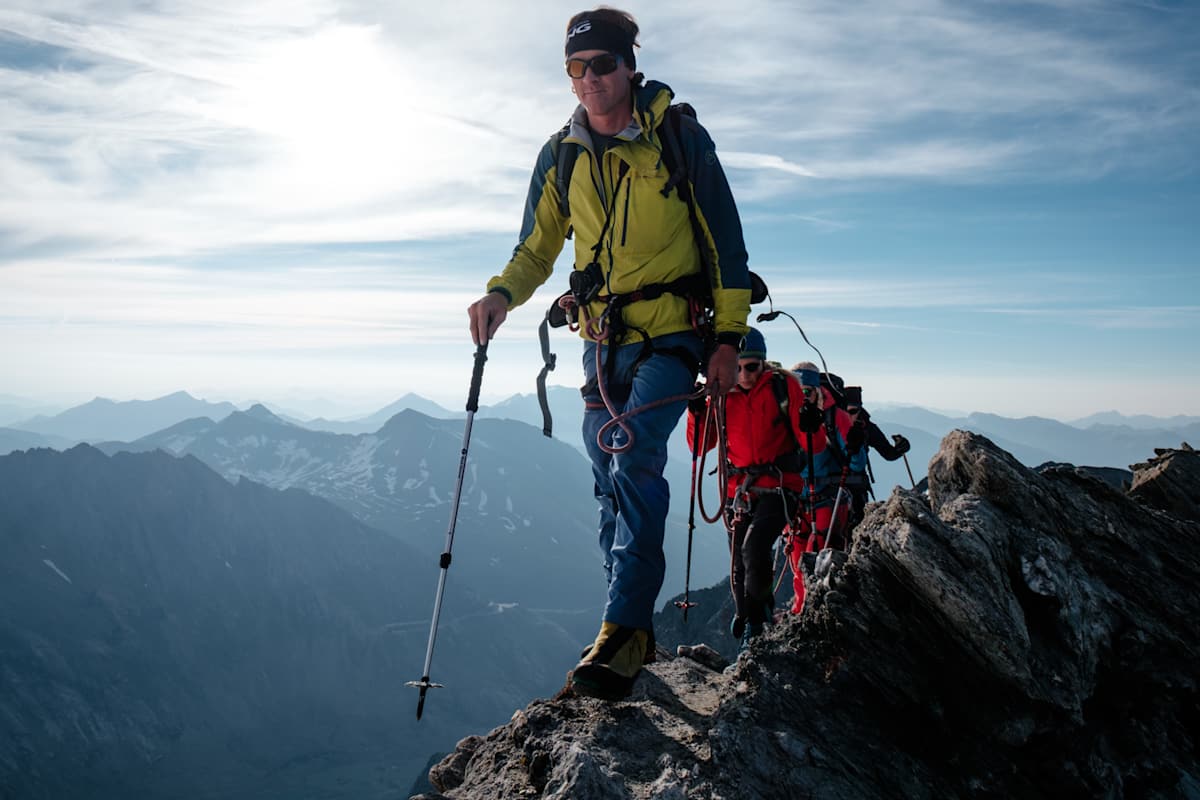 Chef-Bergführer Martin Glantschnig zeigt den Weg