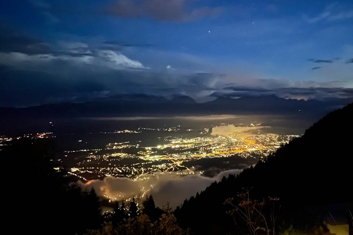 Villach bei Nacht von der Gerlitzen aus