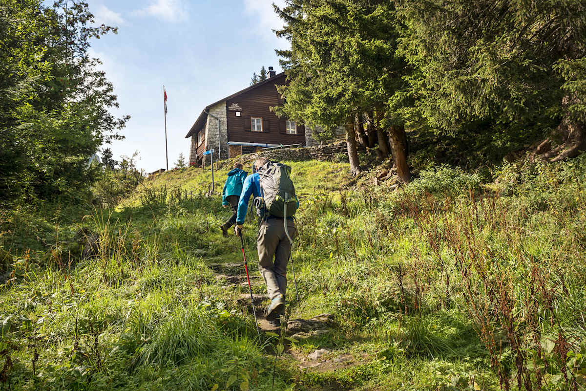 Nach ein paar Minuten Aufstieg vom Fälensee ist die Hundsteinhütte erreicht