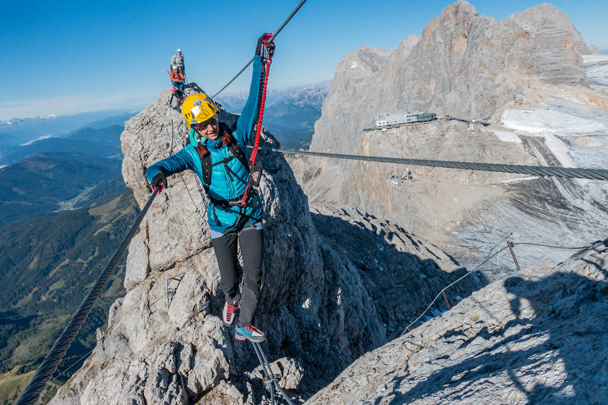 Profi-Kletterin Angelika Rainer am Gjaidstein-Klettersteig am Dachstein