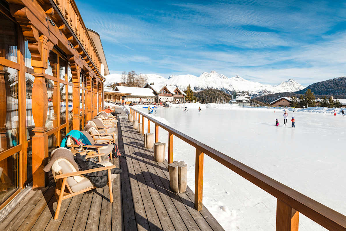 Das Kulm-Eispavillon ermöglicht einen Blick auf den See in erster Reihe. 