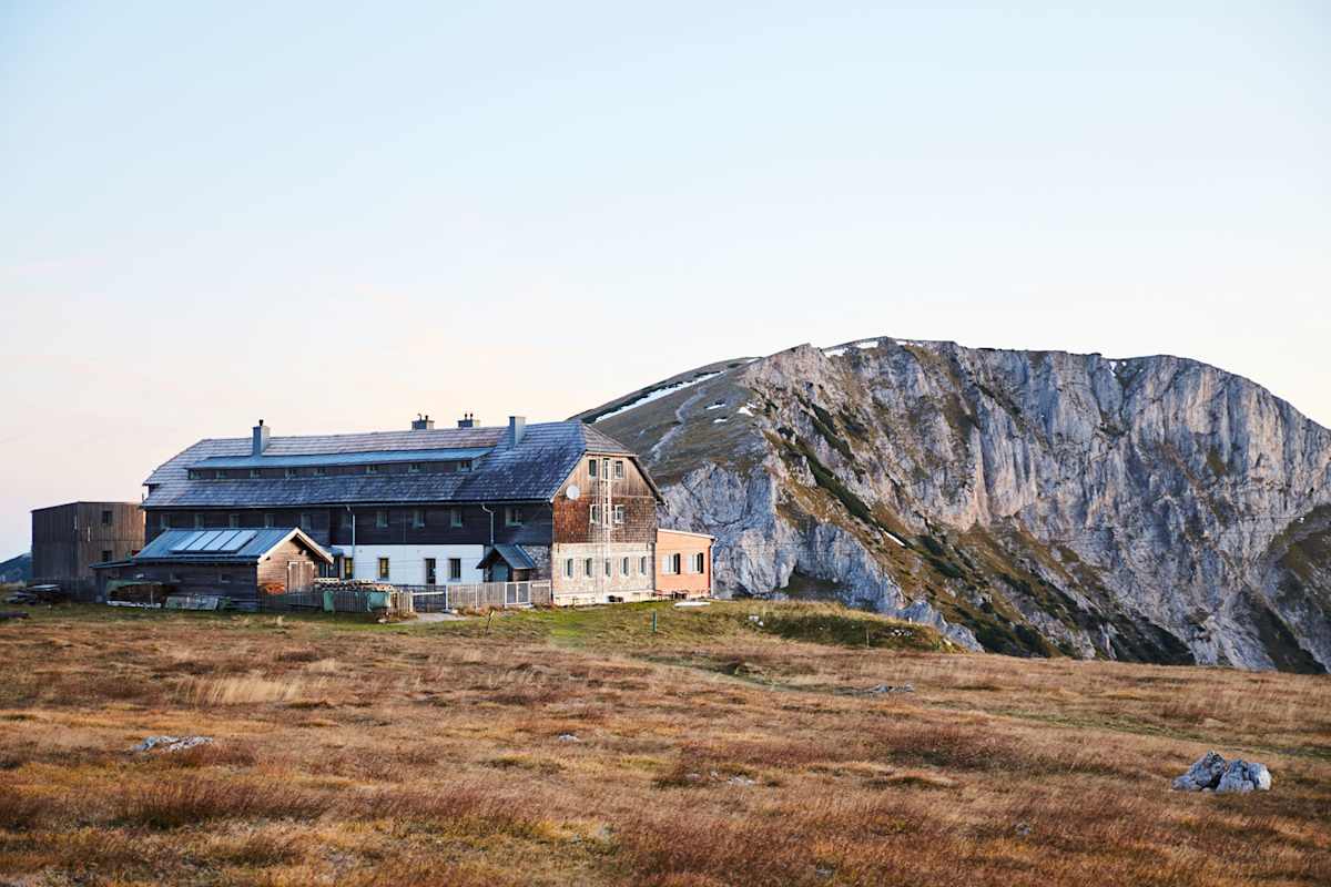 Das Karl Ludwig Haus ist die älteste&nbsp;Schutzhütte am Hochplateau.
