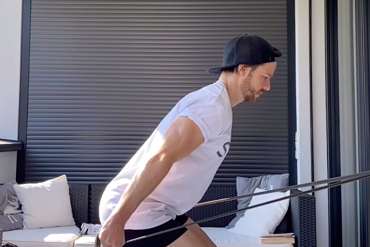 Trizeps-Training mit dem Theraband