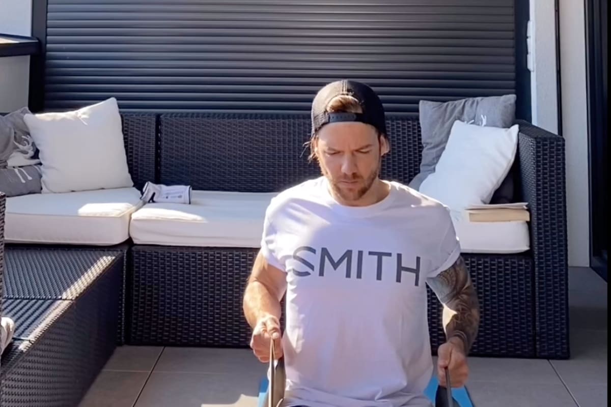 Ruder-Training mit dem Theraband