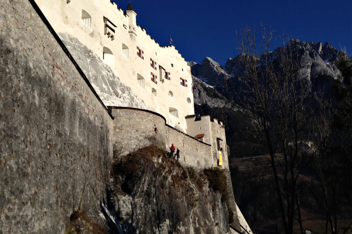 Höhenfacharbeiter unter der Burg Hohenwerfen