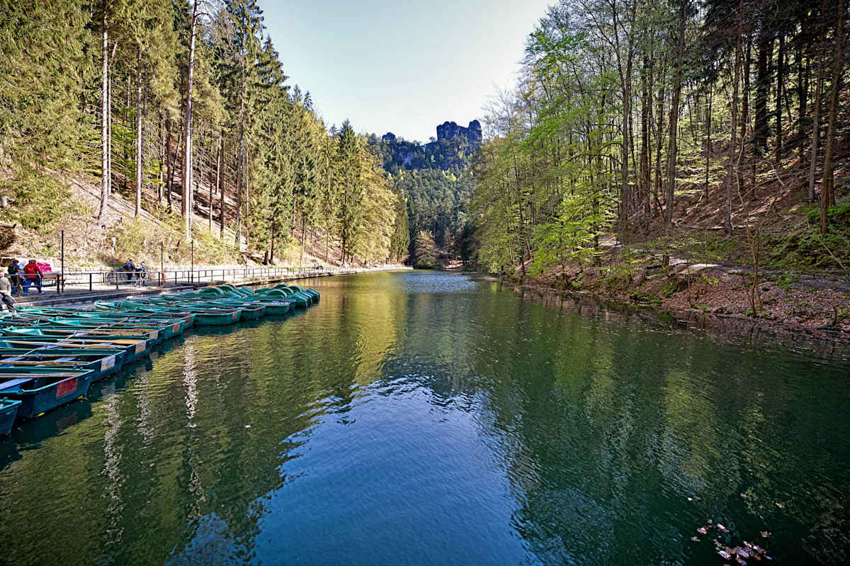 Vom Wasser aus lässt sich die Landschaft besonders gut genießen.