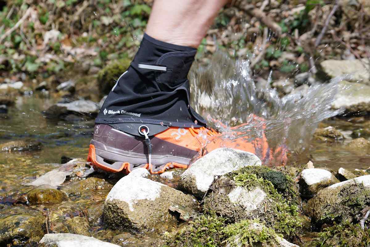 Schutz vor Wasser und Matsch: Der Distance Gaiter von Black Diamond. 