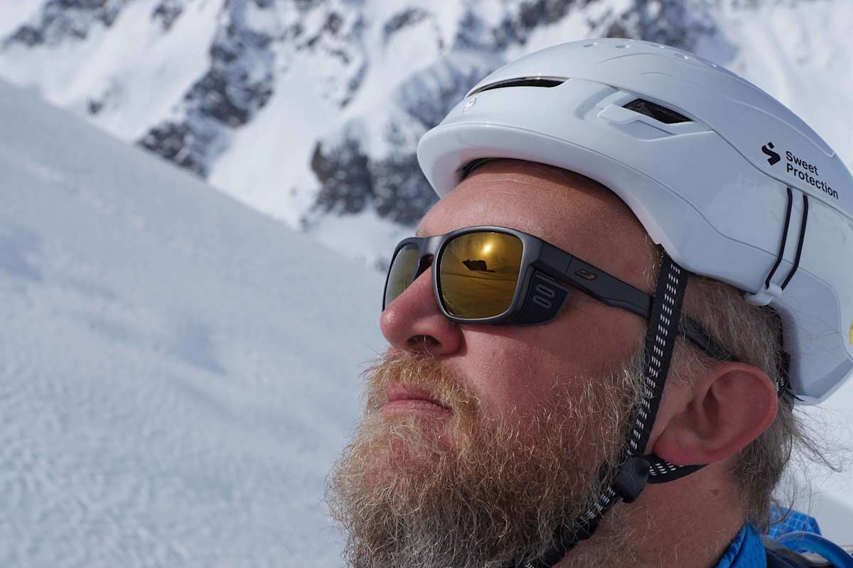 Adaptive Gläser, Antibeschlagsbeschichtung und Seitenschutz zeichnen die ideale Bergbrille aus