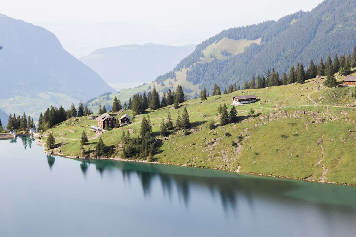 Der Bannalpsee (1.588 m) ist ein Stausee, der im Zuge der Errichtung des Kraftwerkes Oberrickenbach erbaut wurde