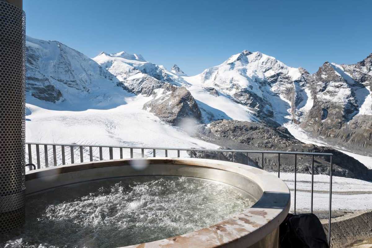 Jacuzzi im Berghaus Diavolezza auf fast 3.000 m