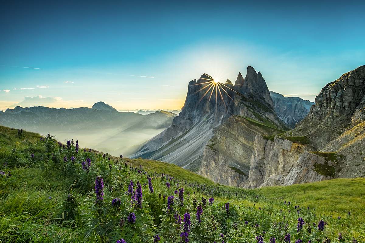 Sonnenaufgang mit Blick auf die Geislergruppe